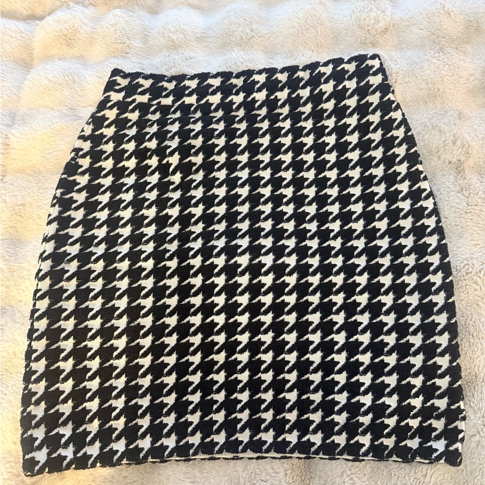 Burberry Black and White Houndstooth Mini Skirt